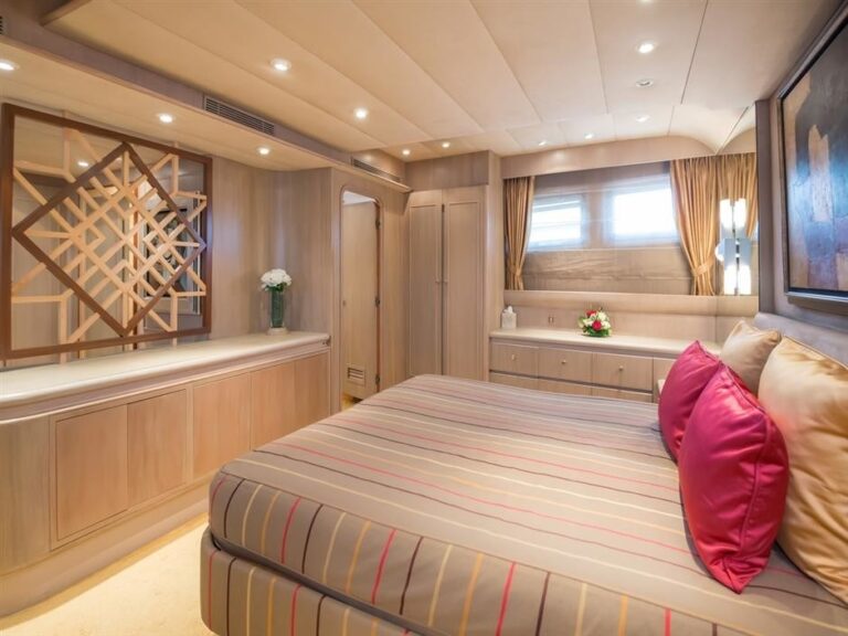 The 38m Yacht CHEETAH MOON