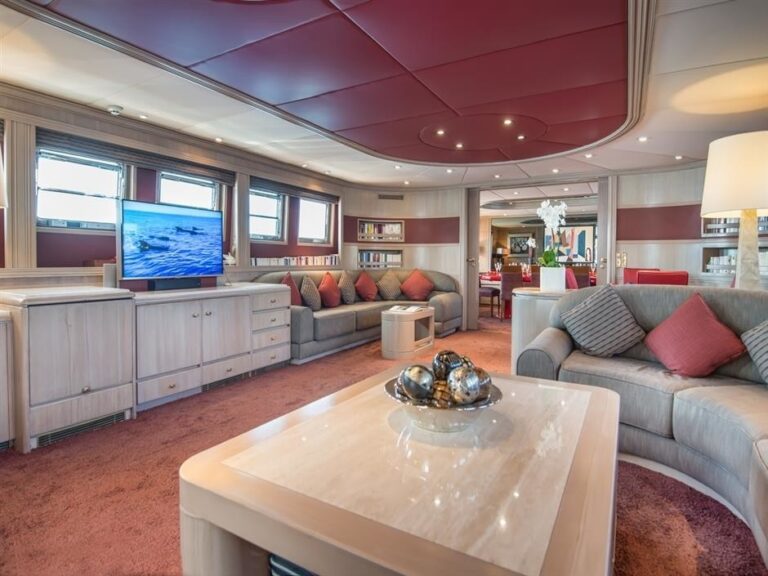 The 38m Yacht CHEETAH MOON