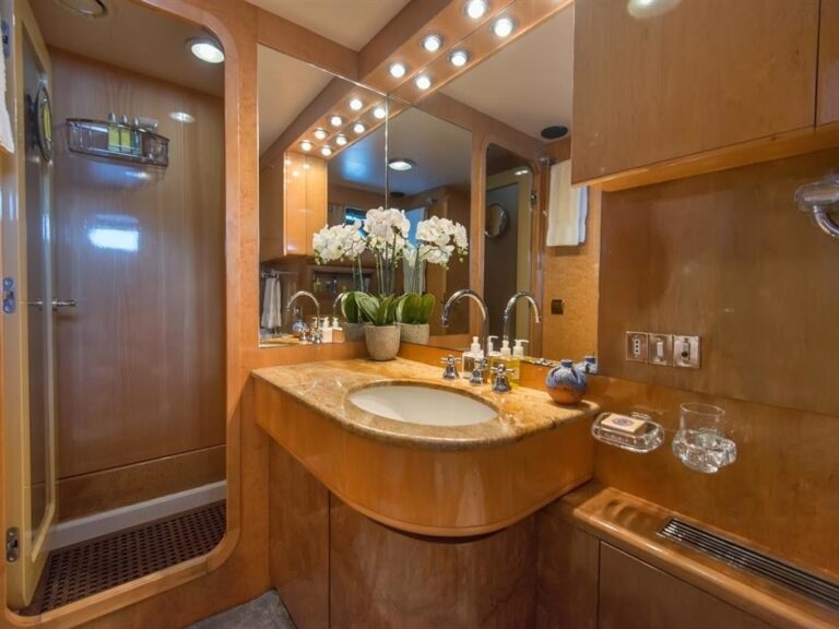 The 38m Yacht CHEETAH MOON