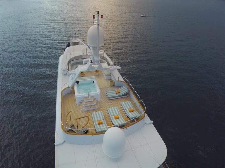The 38m Yacht CHEETAH MOON