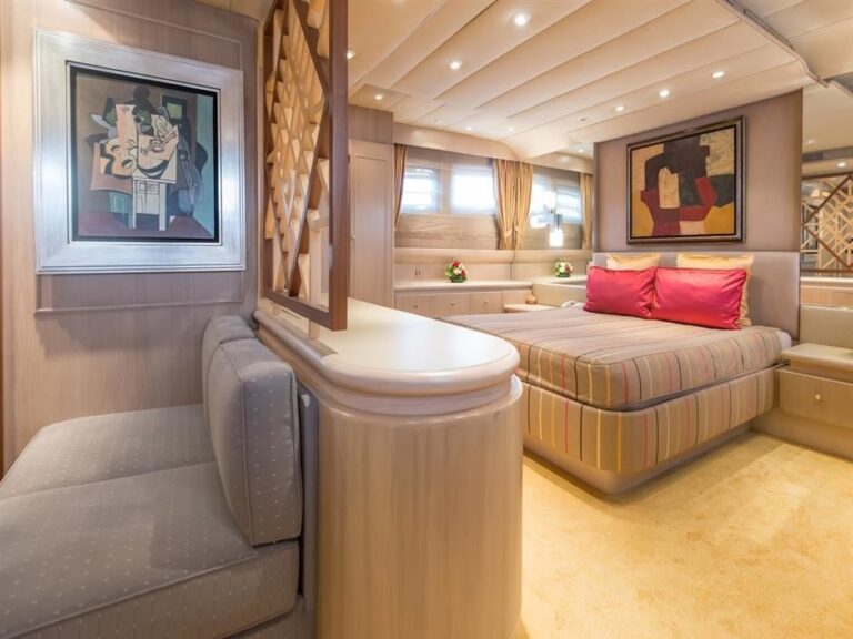 The 38m Yacht CHEETAH MOON
