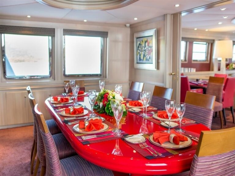 The 38m Yacht CHEETAH MOON