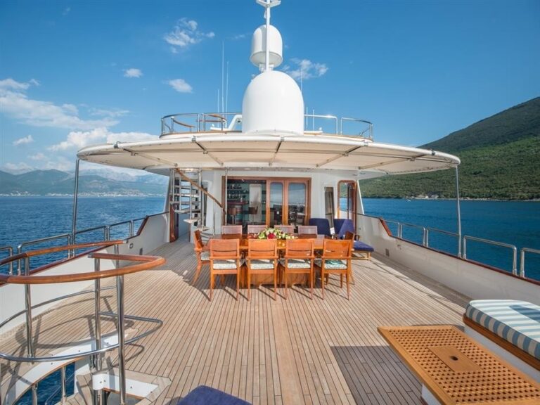 The 38m Yacht CHEETAH MOON