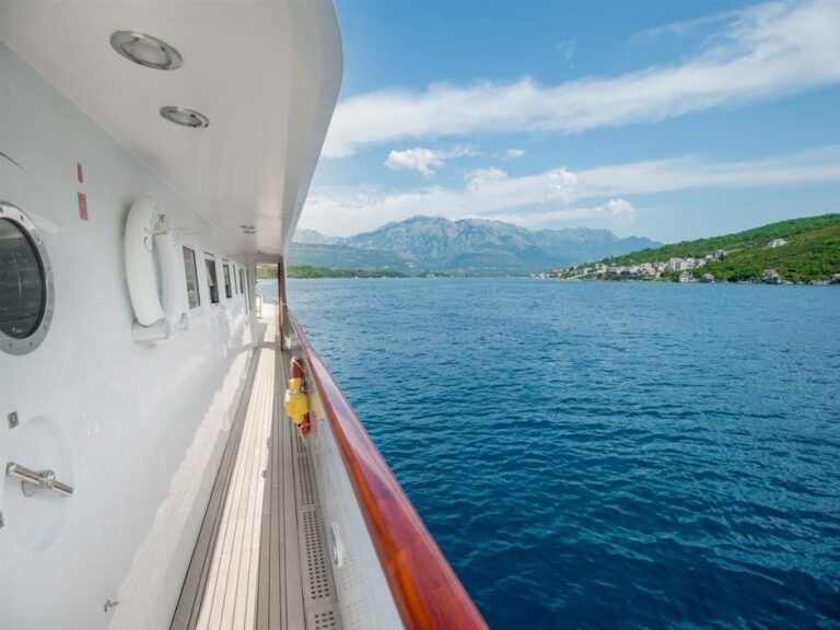 The 38m Yacht CHEETAH MOON