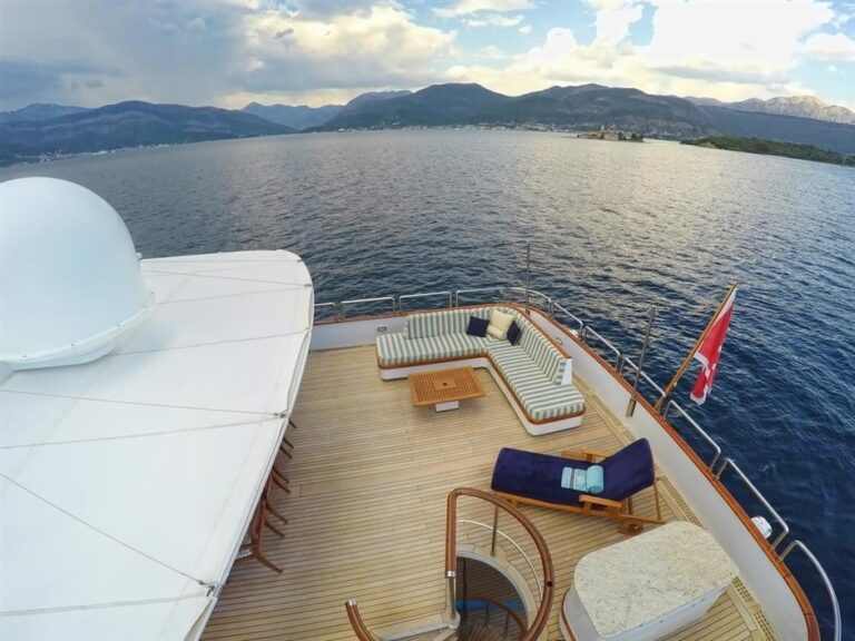 The 38m Yacht CHEETAH MOON