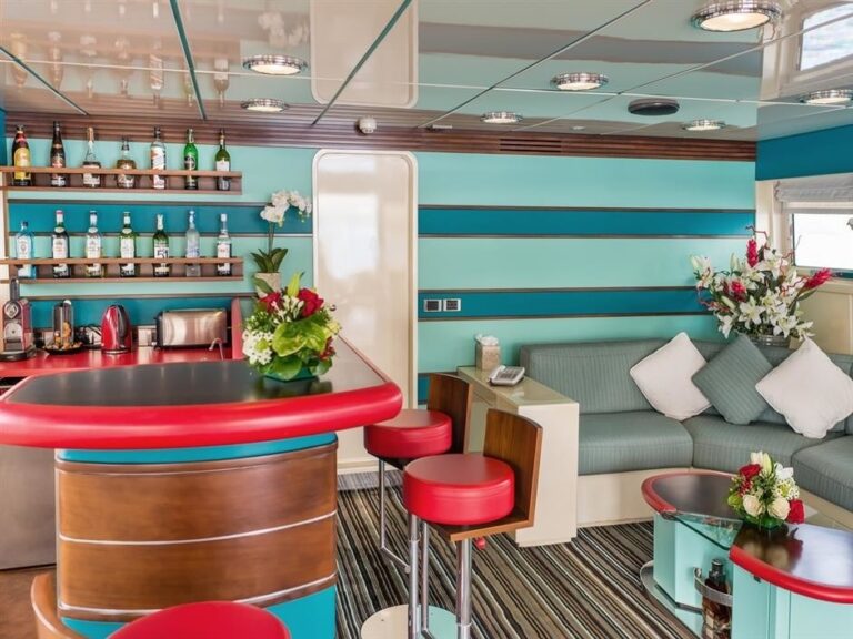 The 38m Yacht CHEETAH MOON