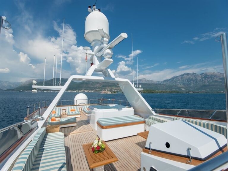 The 38m Yacht CHEETAH MOON