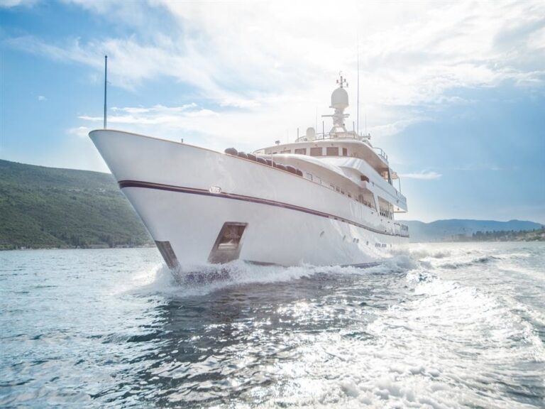 The 38m Yacht CHEETAH MOON