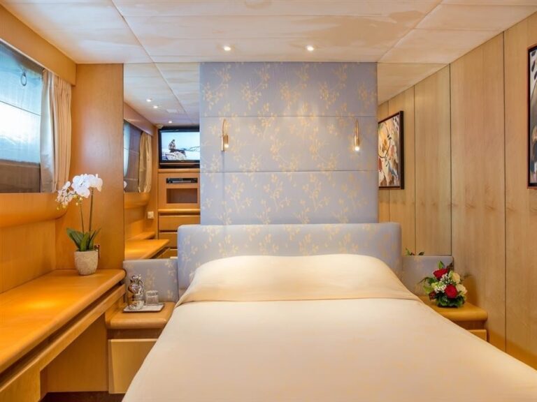 The 38m Yacht CHEETAH MOON