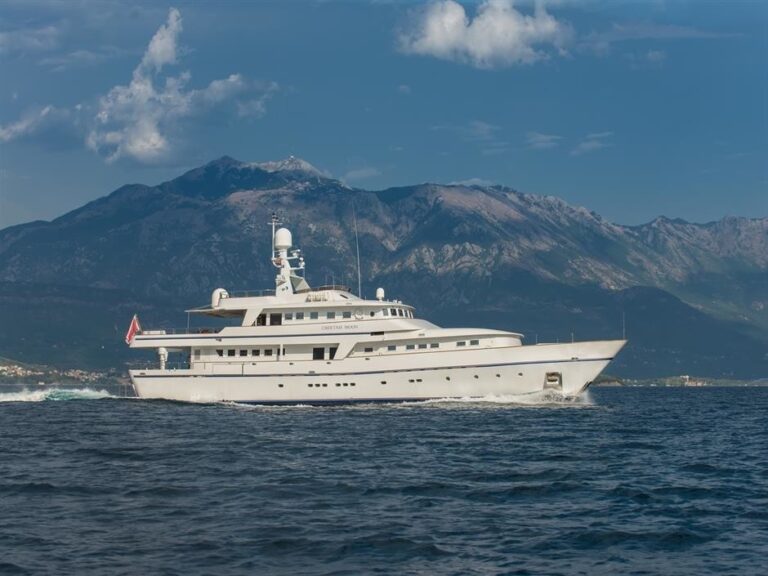 The 38m Yacht CHEETAH MOON