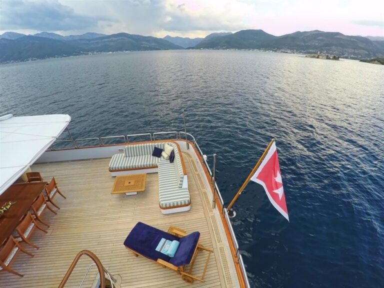 The 38m Yacht CHEETAH MOON