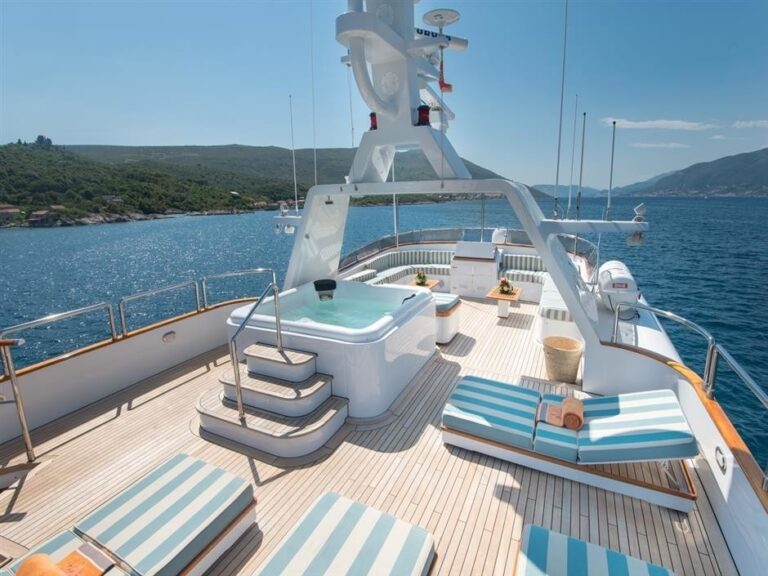 The 38m Yacht CHEETAH MOON