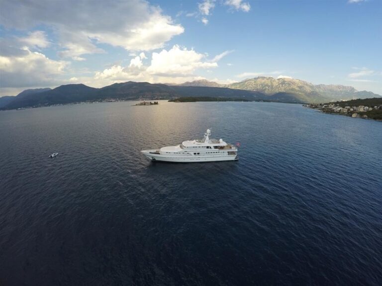 The 38m Yacht CHEETAH MOON
