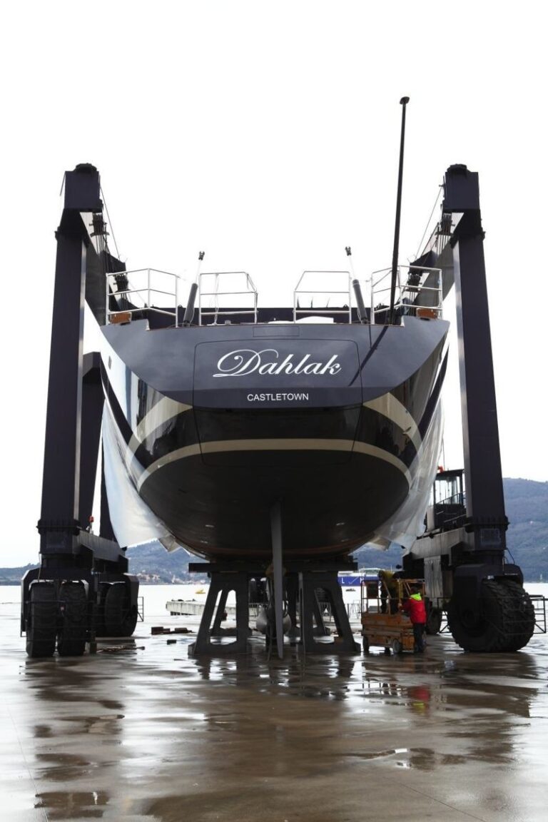 The 38m Yacht DAHLAK