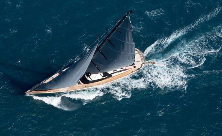 The 38m Yacht ESCAPADE