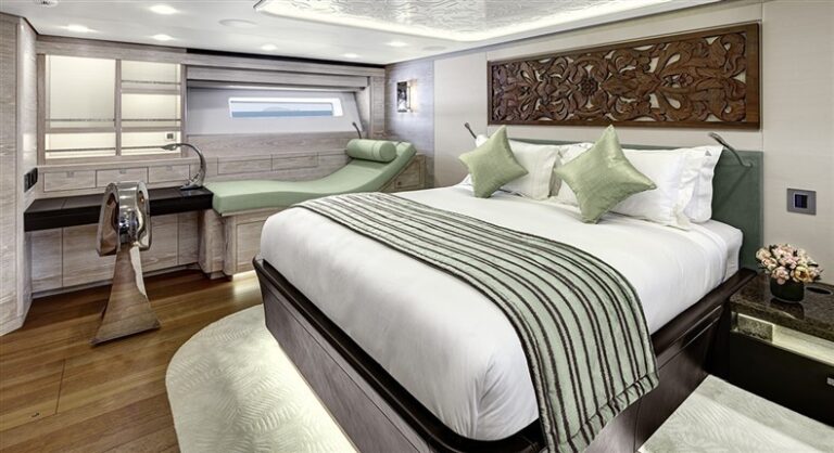 The 38m Yacht ESCAPADE