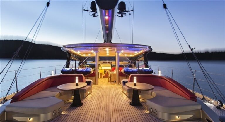 The 38m Yacht ESCAPADE