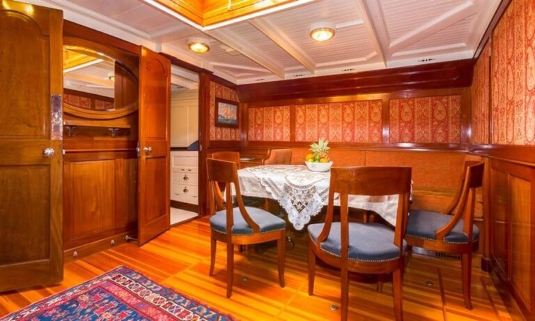 The 38m Yacht MARIQUITA