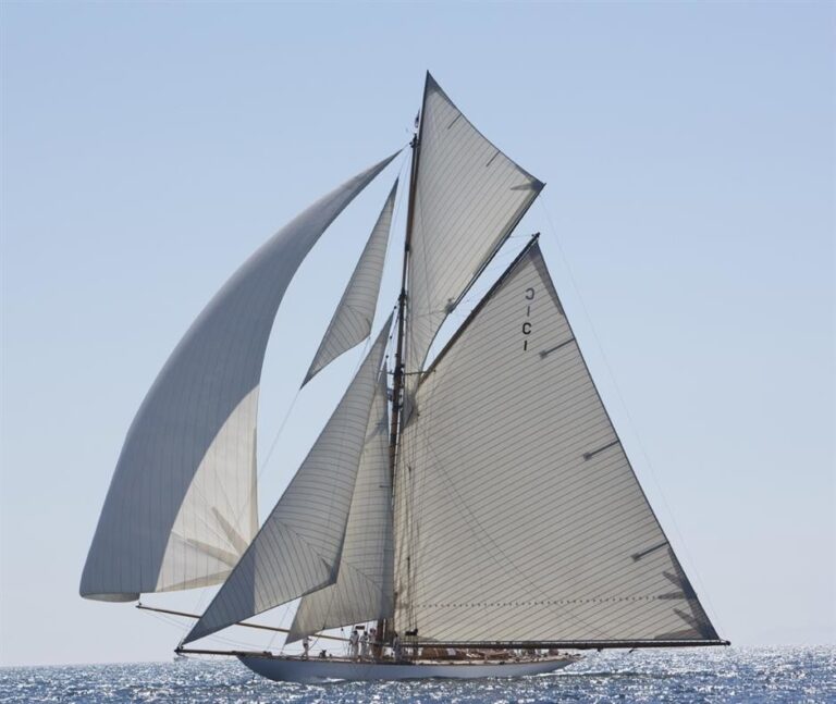 The 38m Yacht MARIQUITA