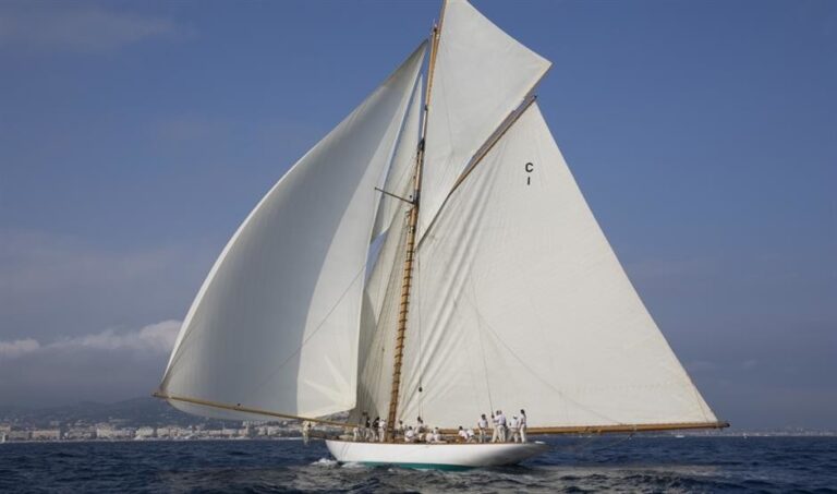 The 38m Yacht MARIQUITA