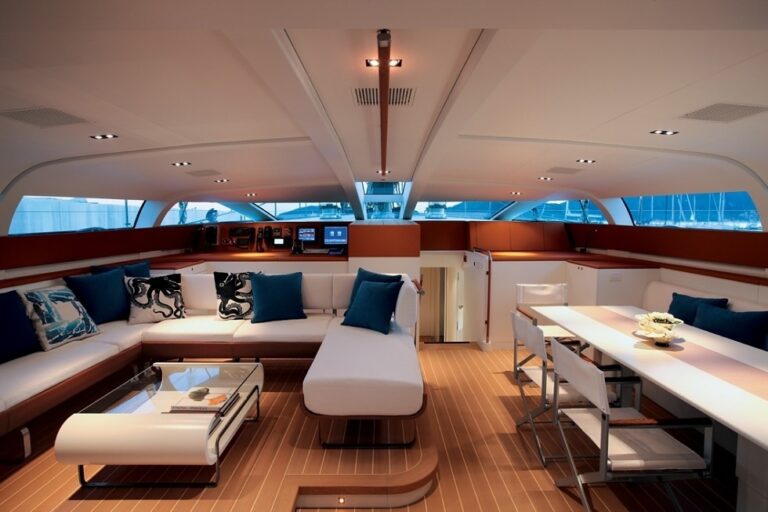 Profile: Yacht P2's Pilot House Saloon Captured