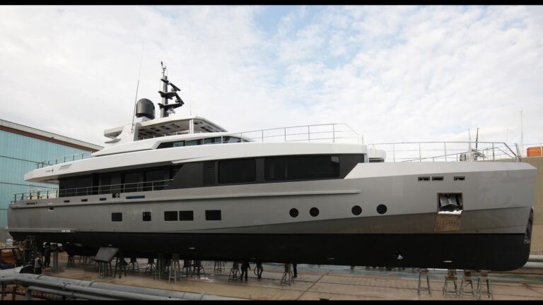 The 38m Yacht TREMENDA