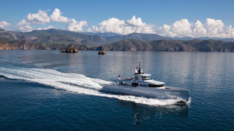 The 39m Yacht ALYSSA