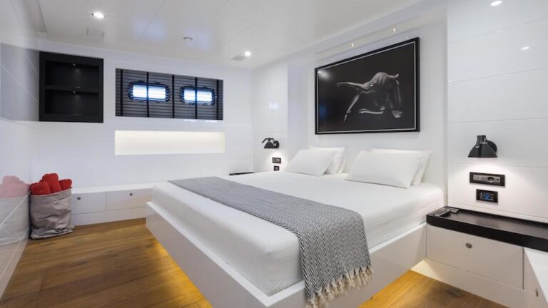 The 39m Yacht ALYSSA
