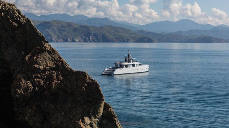 The 39m Yacht ALYSSA