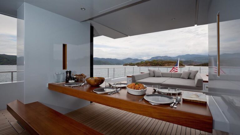 The 39m Yacht ALYSSA