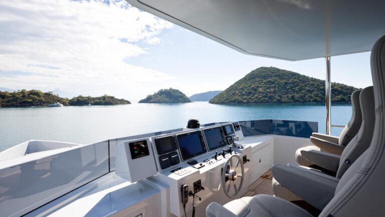 The 39m Yacht ALYSSA