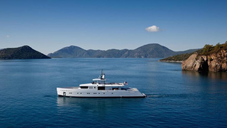 The 39m Yacht ALYSSA
