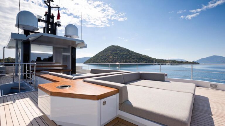 The 39m Yacht ALYSSA