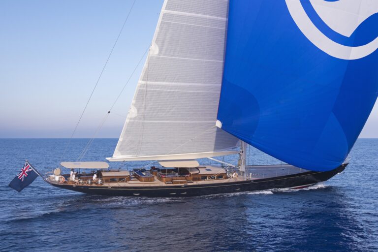 39M TRULY CLASSIC 127 SUPERYACHT