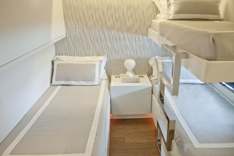 The 39m Yacht BEACHOUSE