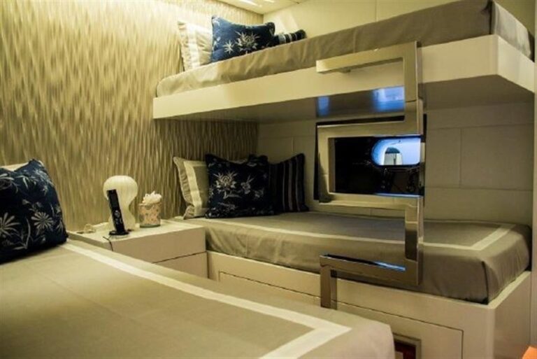 The 39m Yacht BEACHOUSE