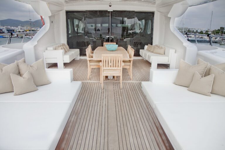 The 39m Yacht BEACHOUSE