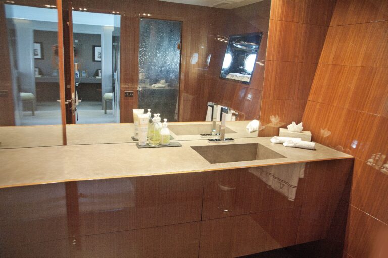 The 39m Yacht BEACHOUSE