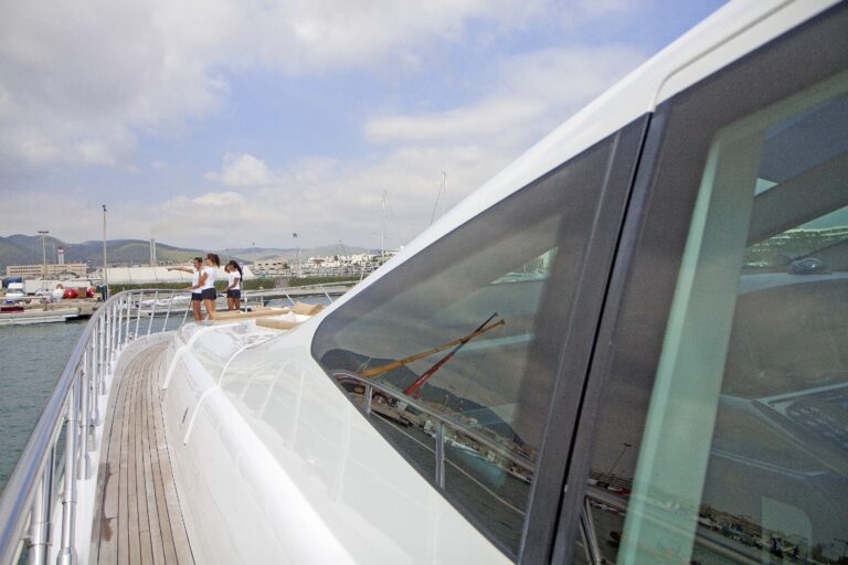 The 39m Yacht BEACHOUSE