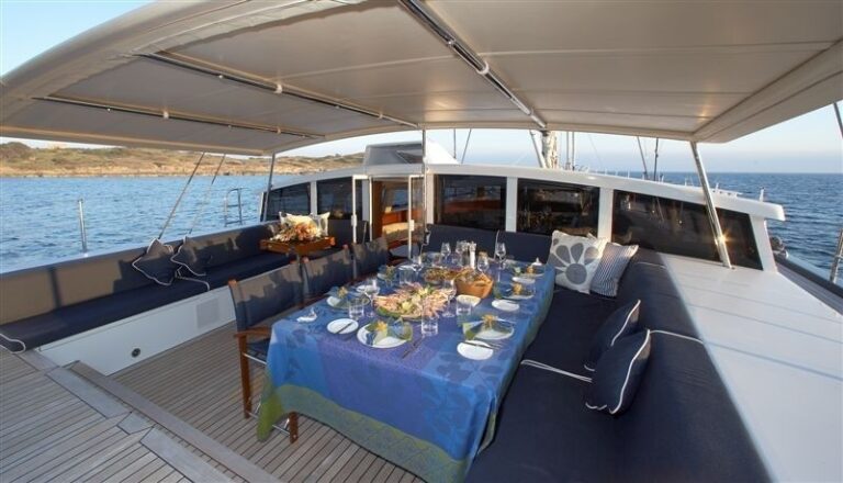 Cockpit Eating/dining On Yacht CINDERELLA IV