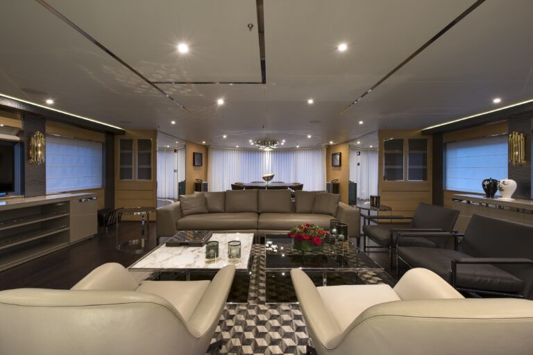 The 39m Yacht DARLINGS