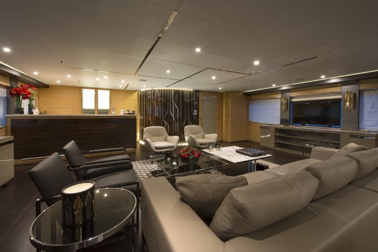 The 39m Yacht DARLINGS