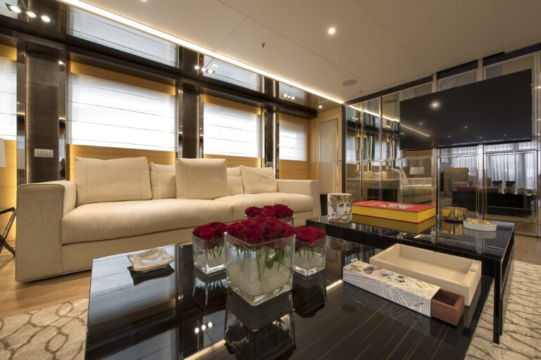 The 39m Yacht DARLINGS