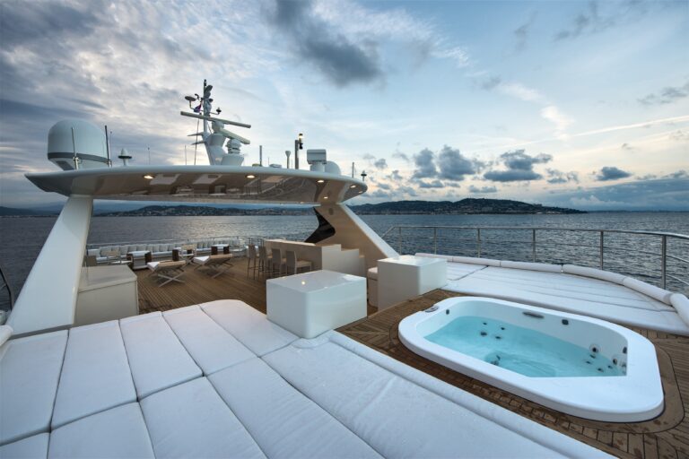The 39m Yacht DARLINGS
