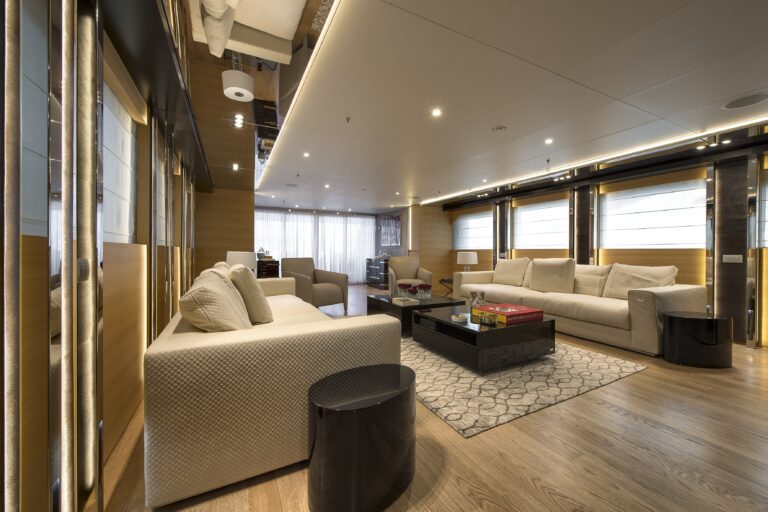 The 39m Yacht DARLINGS