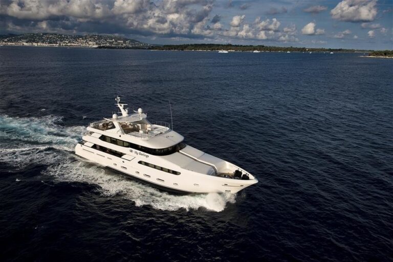 The 39m Yacht DARLINGS
