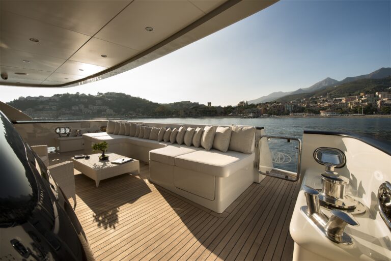 The 39m Yacht DARLINGS