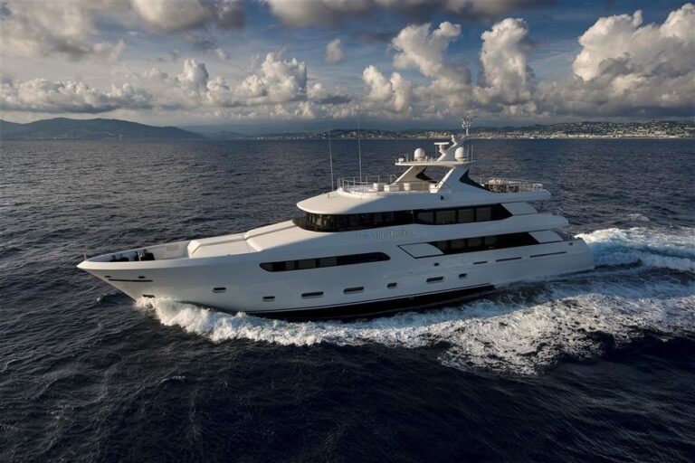 The 39m Yacht DARLINGS