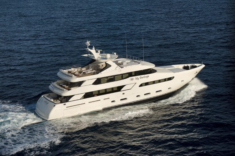 The 39m Yacht DARLINGS