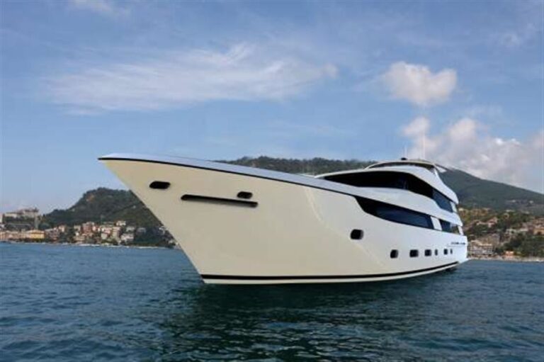 The 39m Yacht DARLINGS